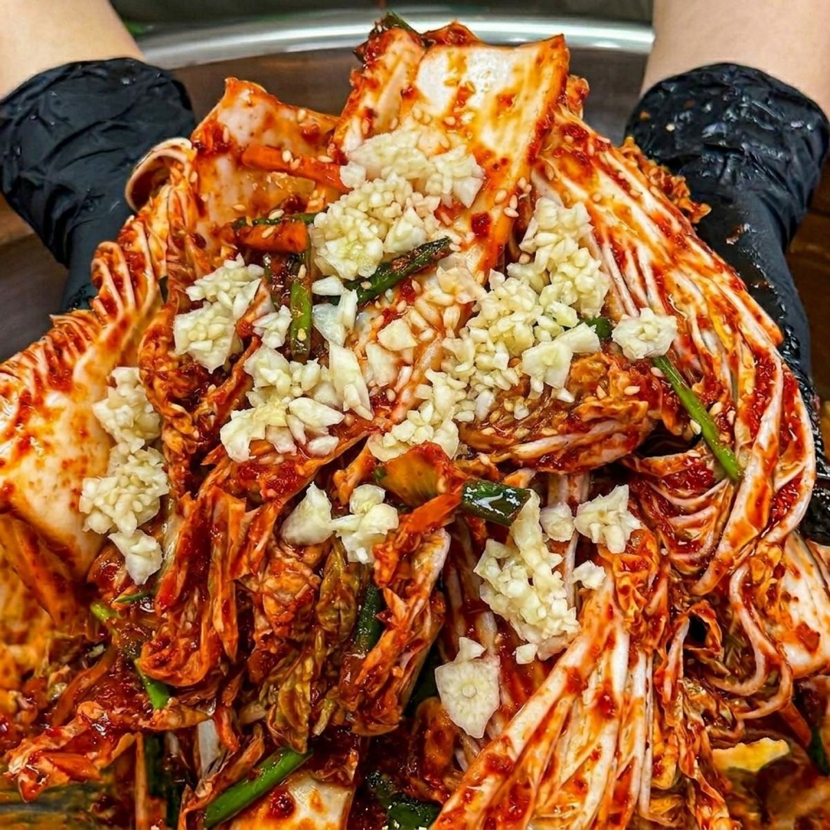 마늘을 듬뿍 올려 담근 의성 마늘겉절이